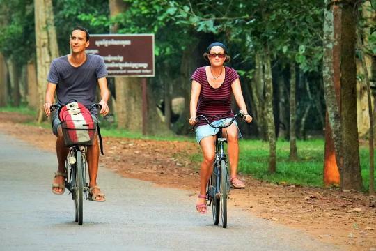 Pablo and Elena riding a bicycle 